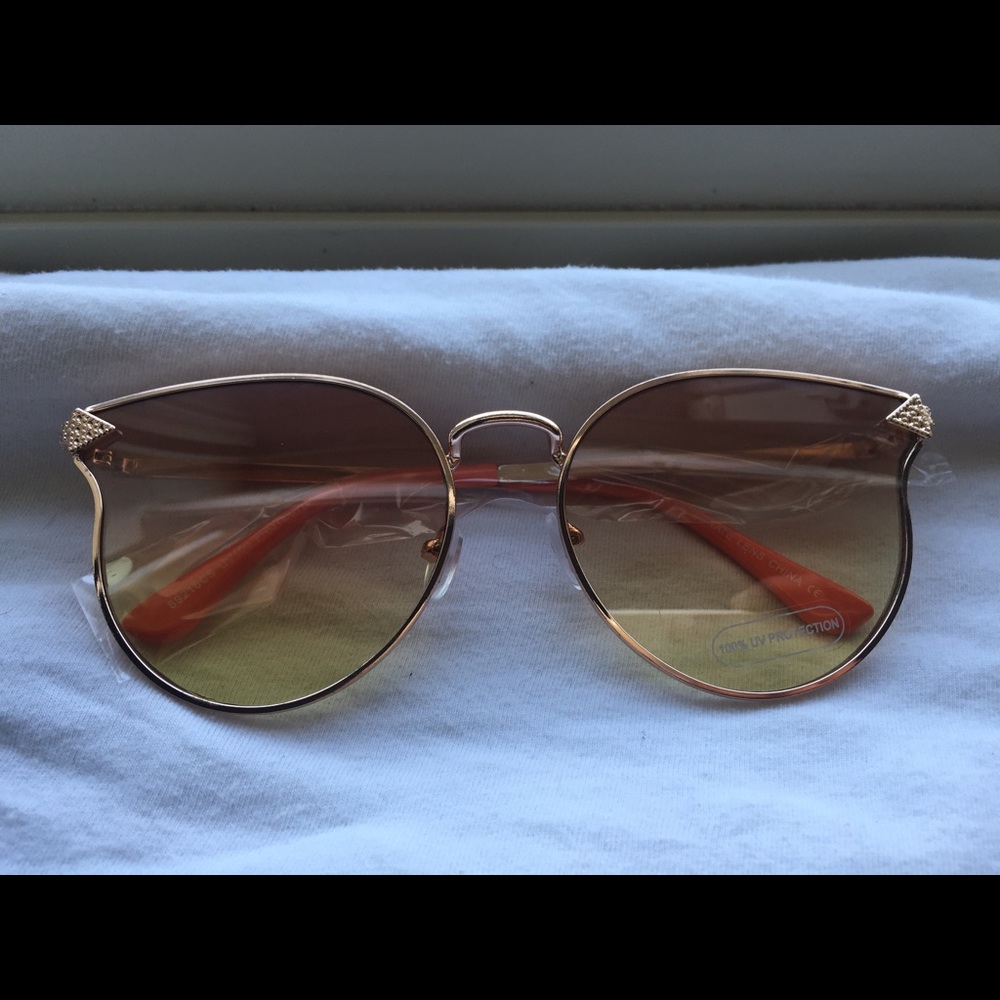 Trendy sunglasses 🌟😛